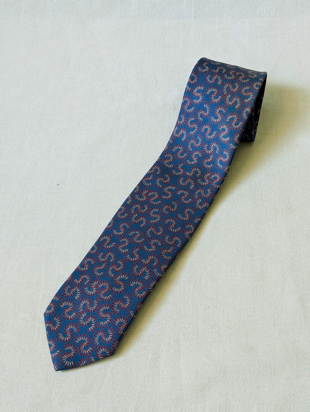 Giorgio Armani Blue With Swirl Pattern Modern Slim Pure Silk Tie Like New